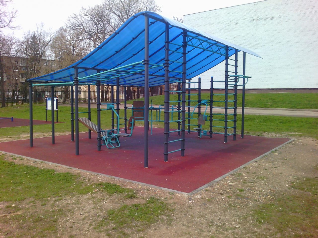 Barren bei Calisthenics Park at МБОУ ДОД СДЮСШОР "Юность", Торжок – Foto 1 von 4