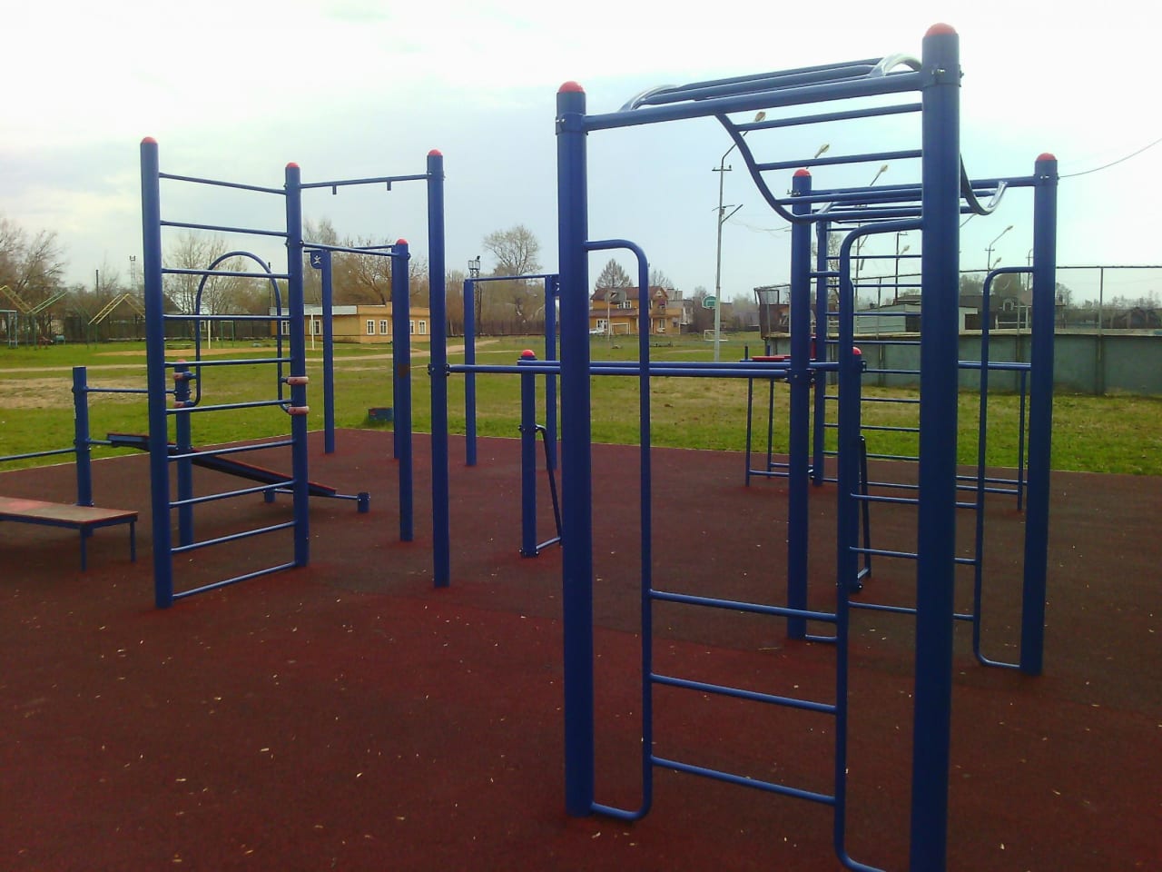 Bauchbank bei Calisthenics Park at МБОУ ДОД СДЮСШОР "Юность", Торжок – Foto 3 von 4