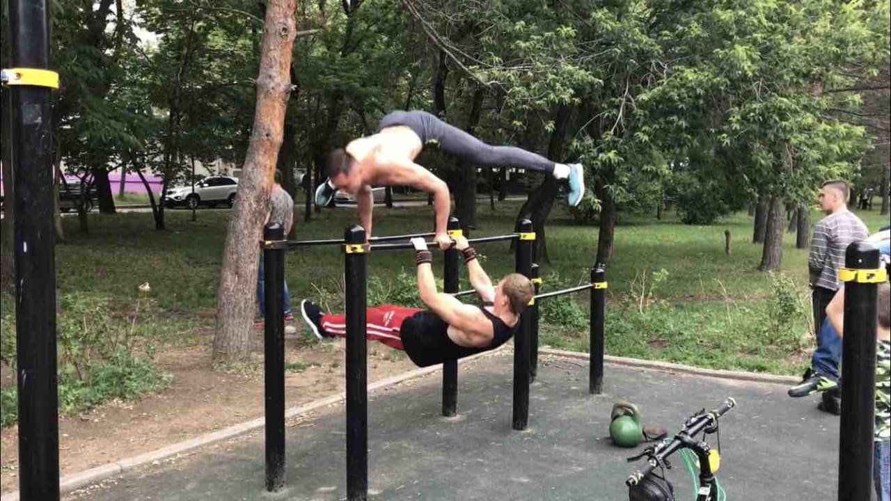 Barren bei Calisthenics Park at Амурский бульвар, Хабаровск #wp1707 – Foto 1 von 4