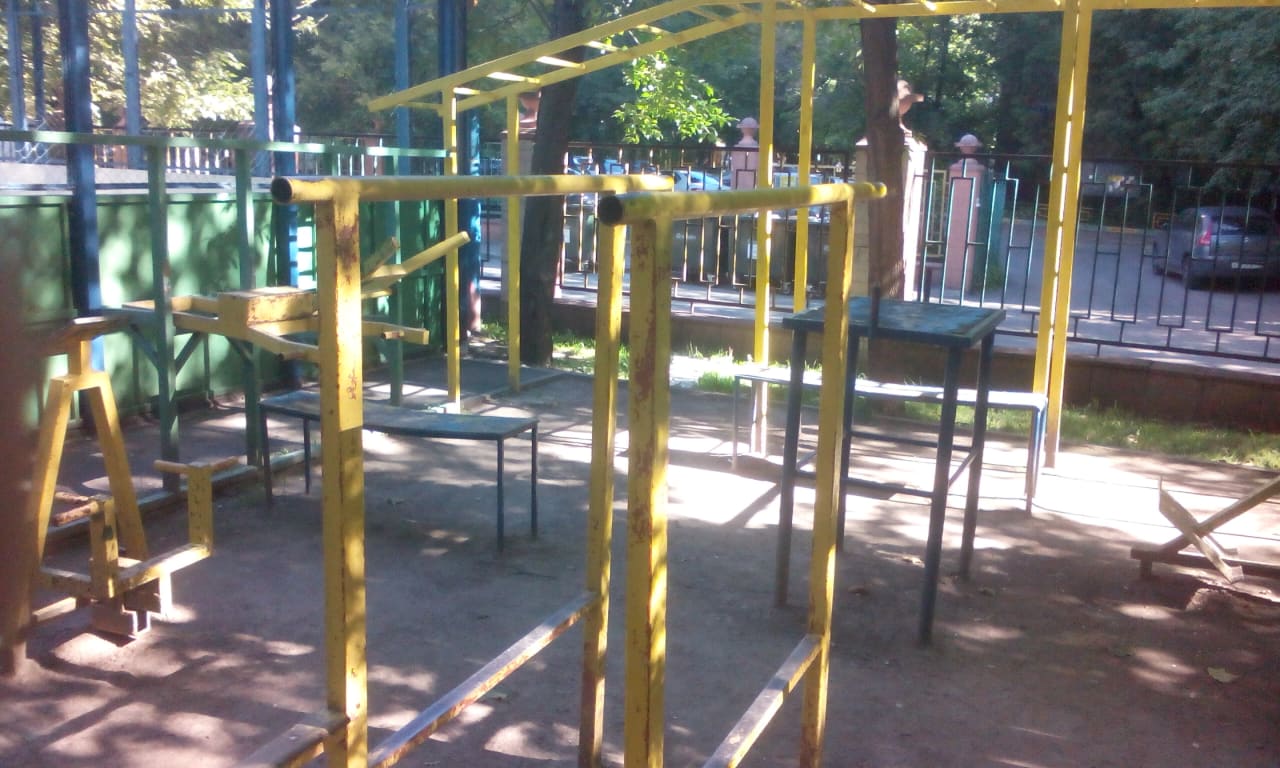 Abs Bench at Calisthenics Park at улица Усиевича, Москва – photo 2 of 2