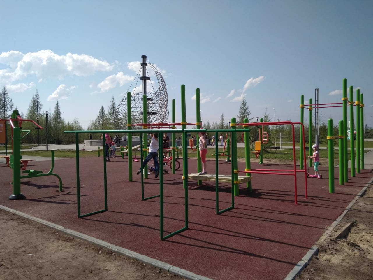 Klimmzugstange bei Calisthenics Park at улица Подшибякина, Новый Уренгой – Foto 1 von 1