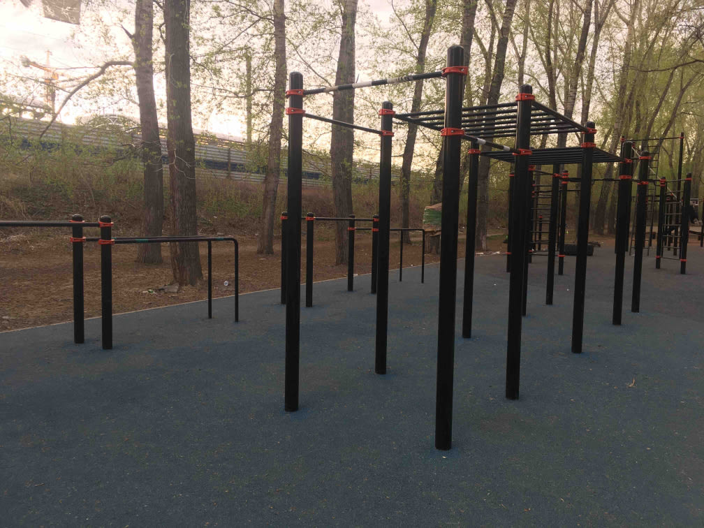 Ground Parallel Bars at Calisthenics Park at Первомайская улица, Екатеринбург – photo 6 of 13