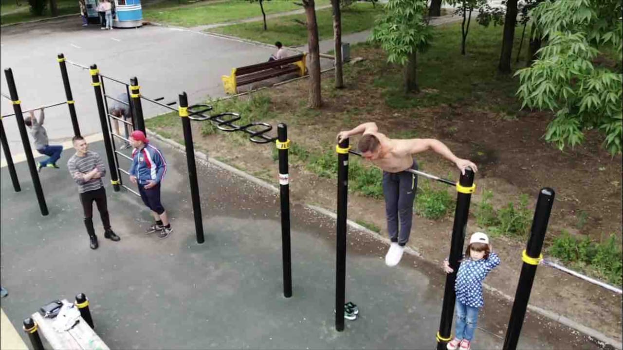 Hangelstange bei Calisthenics Park at Амурский бульвар, Хабаровск #wp1707 – Foto 3 von 4