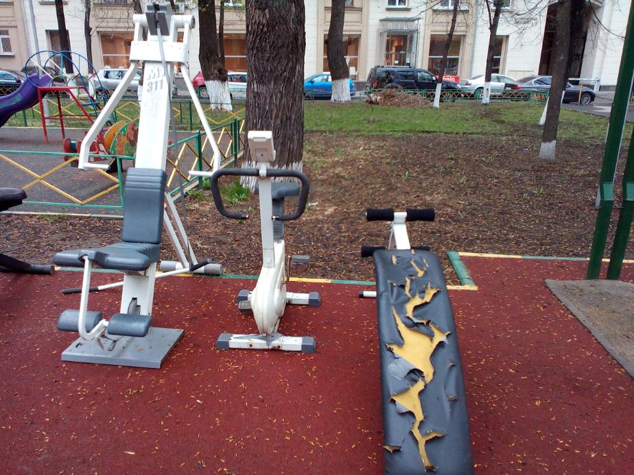 Abs Bench at Calisthenics Park at набережная Тараса Шевченко, Москва – photo 7 of 8