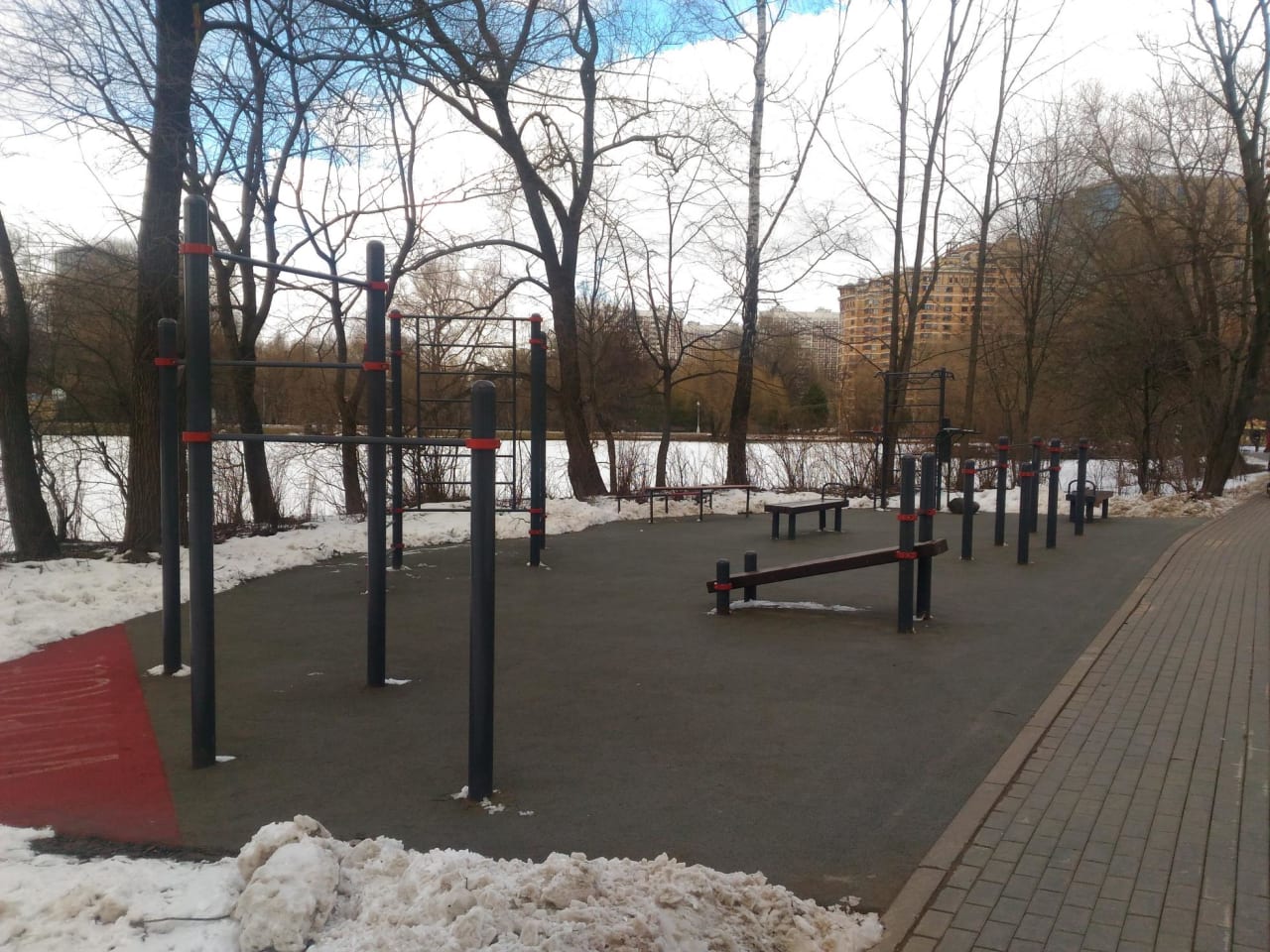 Parallel Gym Bars at Calisthenics Park at улица Академика Пилюгина, Москва #wp1714 – photo 1 of 3
