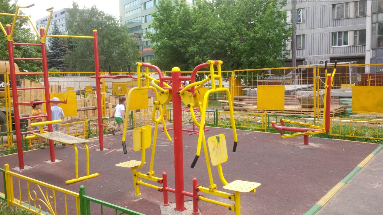 Parallel Gym Bars at Calisthenics Park at Волочаевская улица, Москва – photo 1 of 3