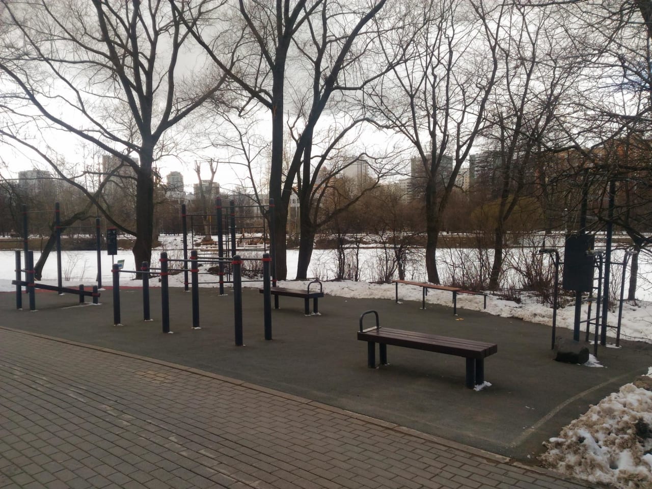Abs Bench at Calisthenics Park at улица Академика Пилюгина, Москва #wp1714 – photo 3 of 3