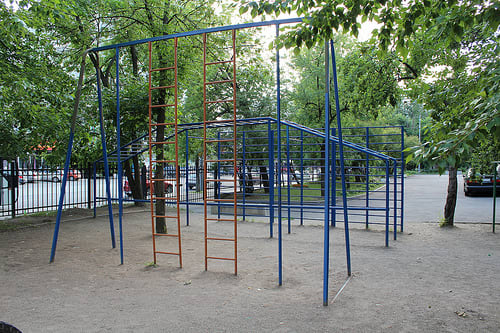 Бруси на майданчику Calisthenics Park at Первомайская улица, Москва – фото 1 з 3