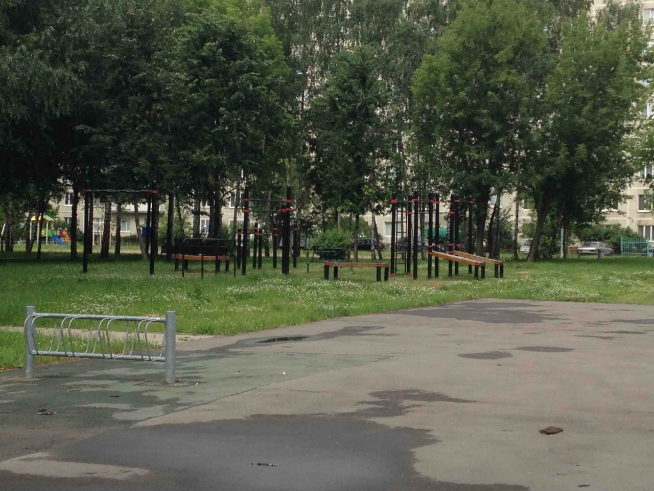 Abs Bench at Calisthenics Park at Хибинский переулок, Москва – photo 2 of 5