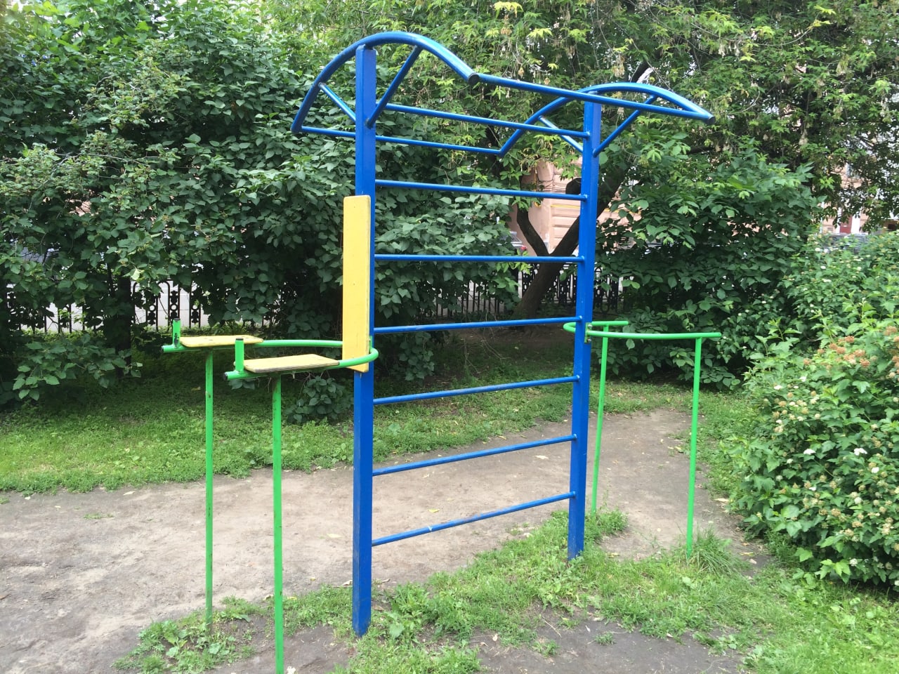 Pull Up Bar at Calisthenics Park at Петровский бульвар, Москва – photo 1 of 4