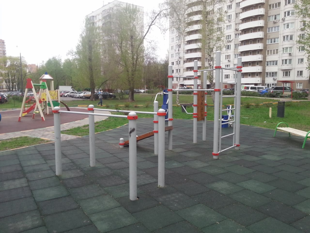 Parallel Gym Bars at Calisthenics Park at улица Юных Ленинцев, Москва – photo 1 of 2