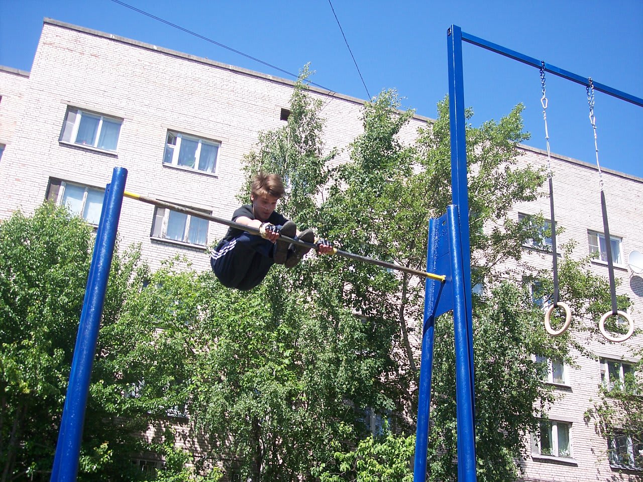Pull Up Bar at Calisthenics Park at улица Генерала Хрулёва, Санкт-Петербург – photo 1 of 2