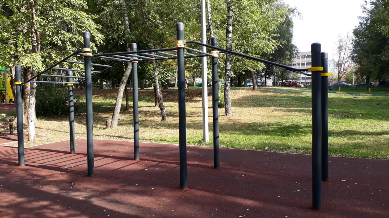 Pull Up Bar at Calisthenics Park at Смольная улица, Москва – photo 1 of 9
