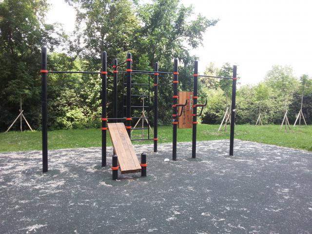Parallel Gym Bars at Calisthenics Park at Каширское шоссе, Москва #wp1765 – photo 1 of 2