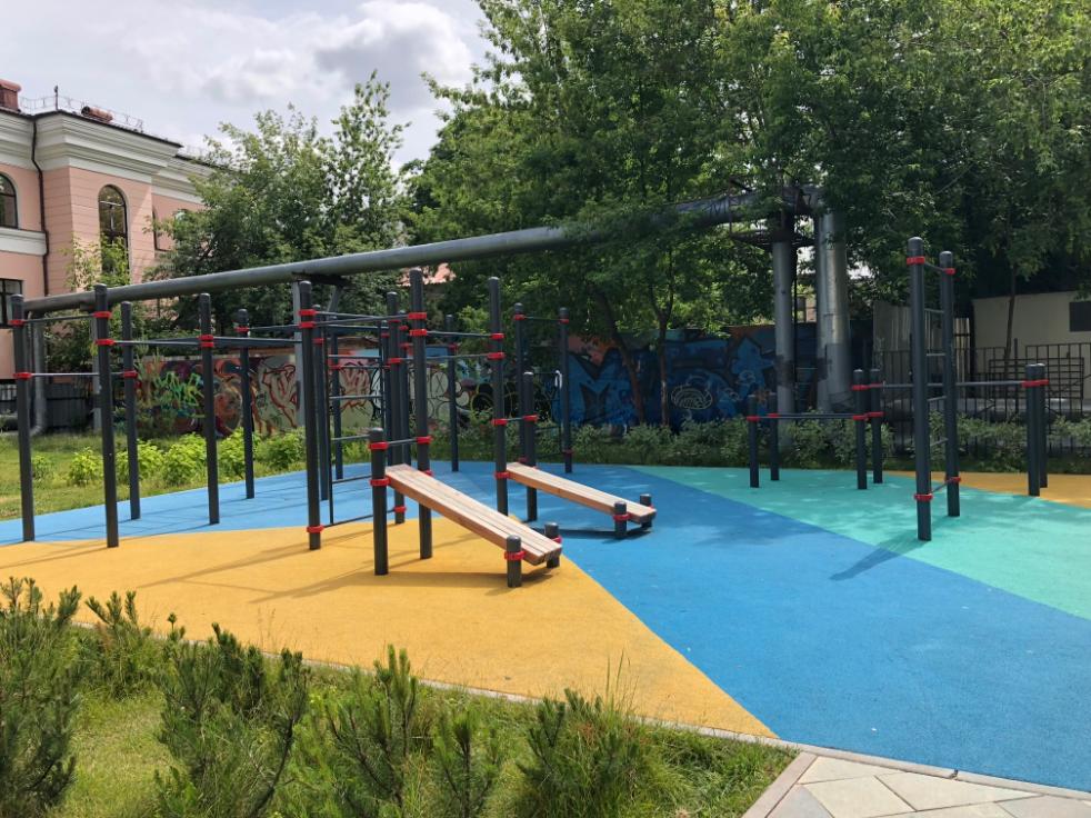 Pull Up Bar at Calisthenics Park at Старый Толмачёвский переулок, Москва – photo 1 of 1