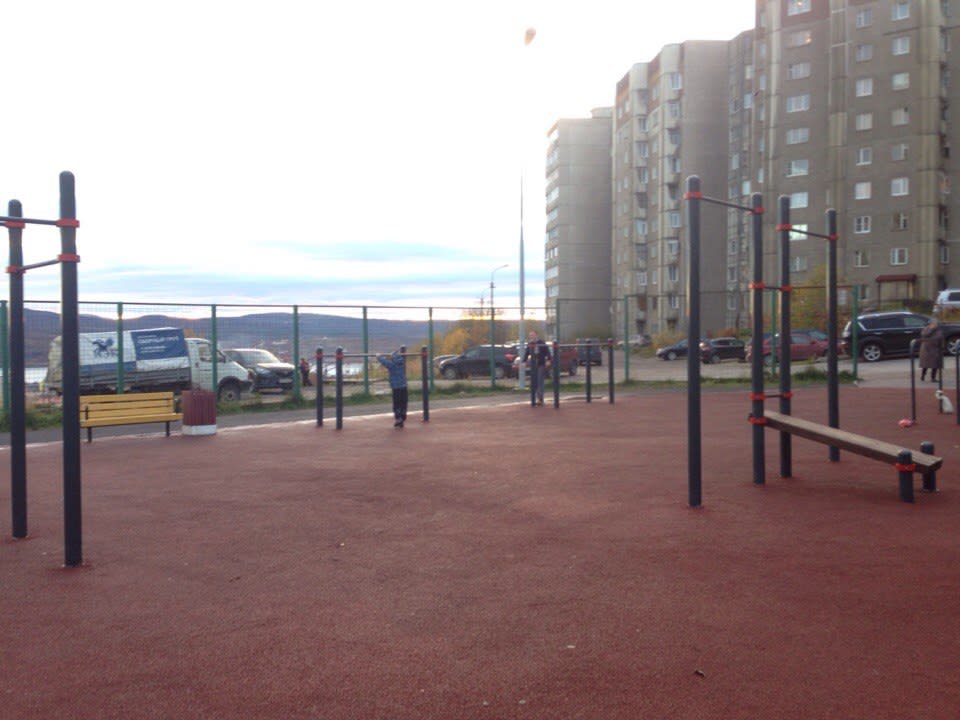 Bauchbank bei Calisthenics Park at Кильдинская улица, Мурманск – Foto 2 von 2