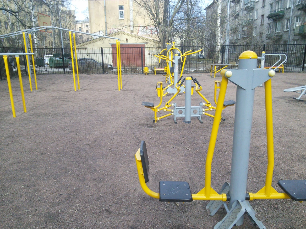 Повітряний степер на майданчику Calisthenics Park at Павловская улица, Санкт-Петербург – фото 4 з 8