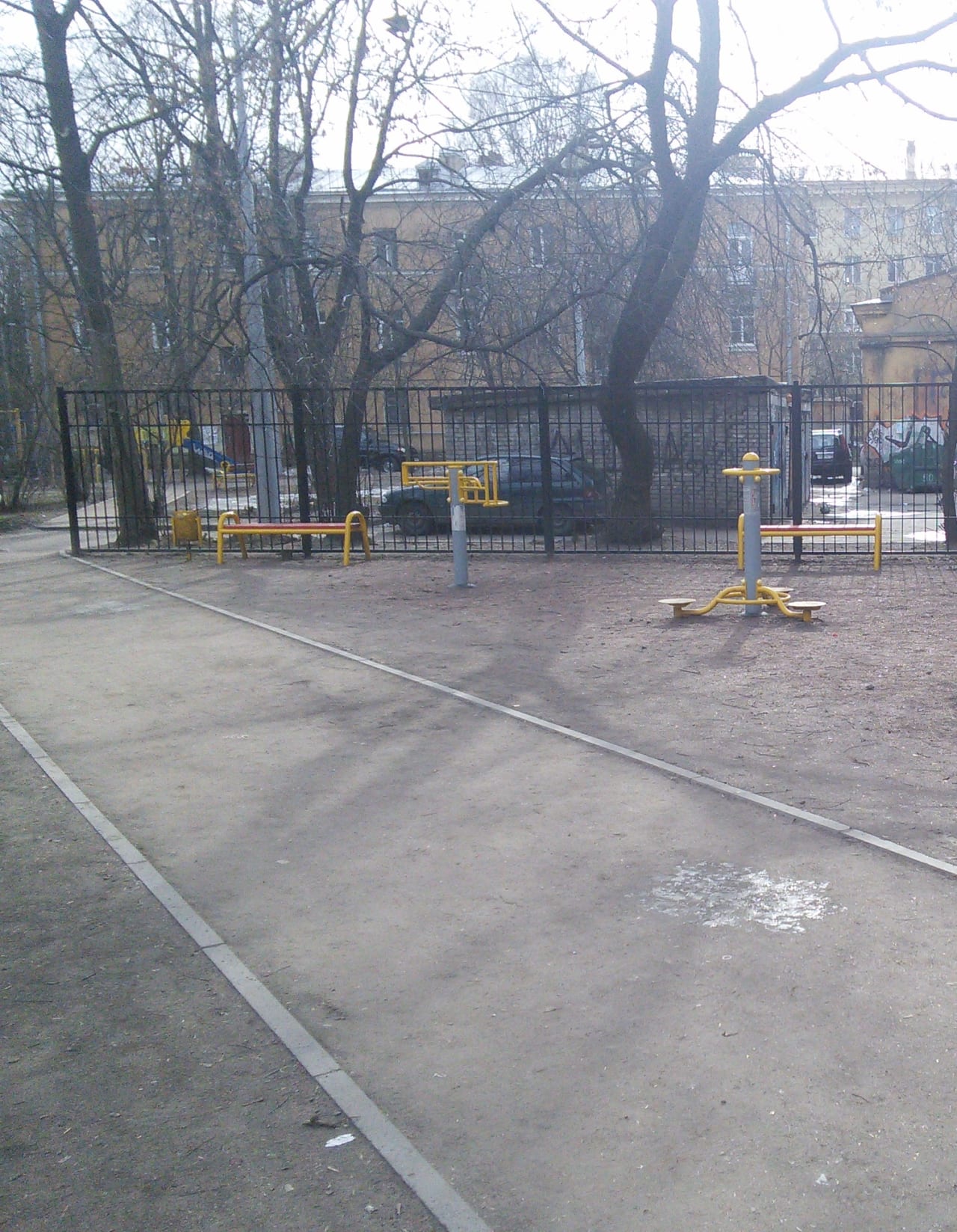 Лижний тренажер на майданчику Calisthenics Park at Павловская улица, Санкт-Петербург – фото 7 з 8