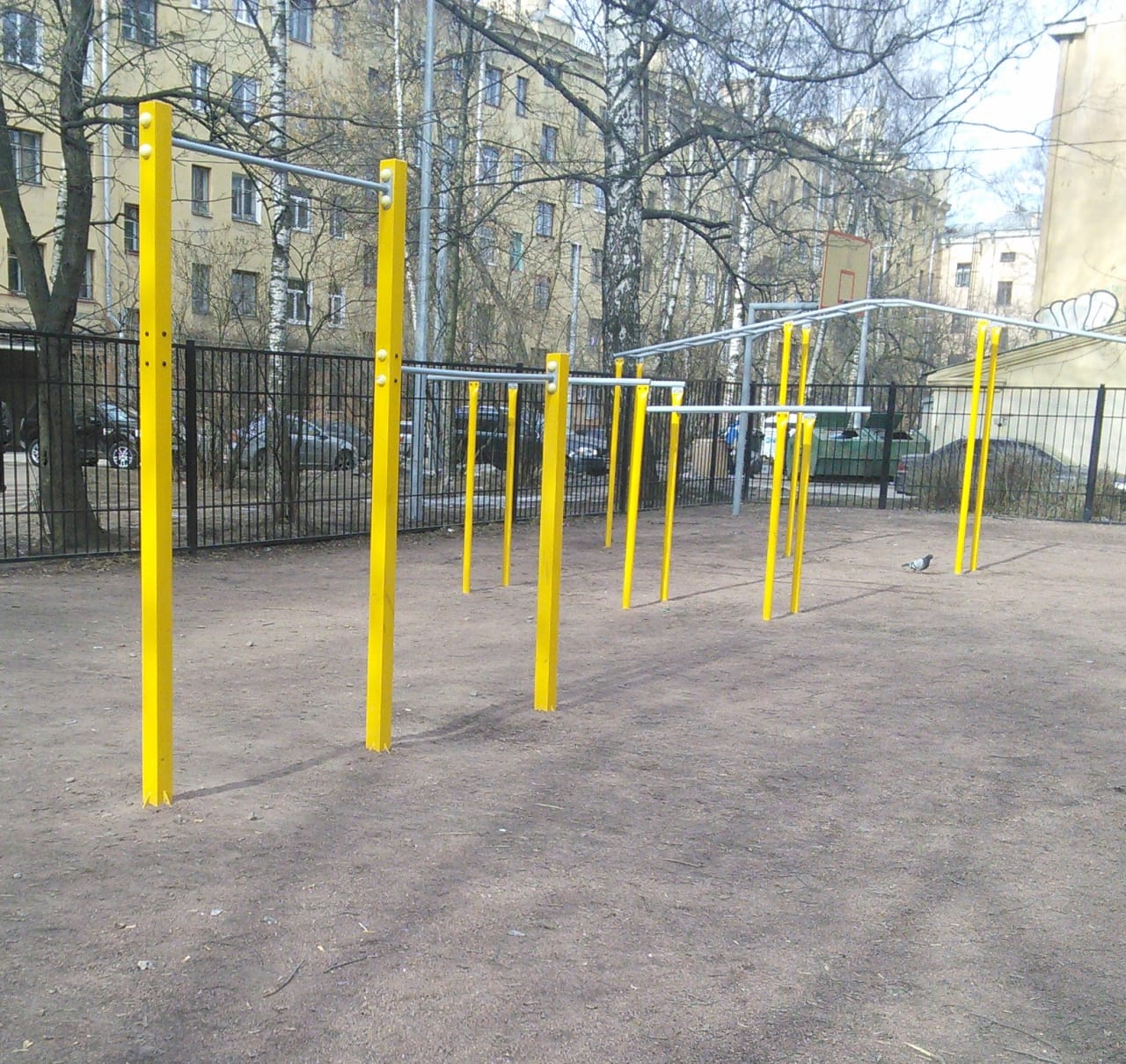 Бруси на майданчику Calisthenics Park at Павловская улица, Санкт-Петербург – фото 1 з 8