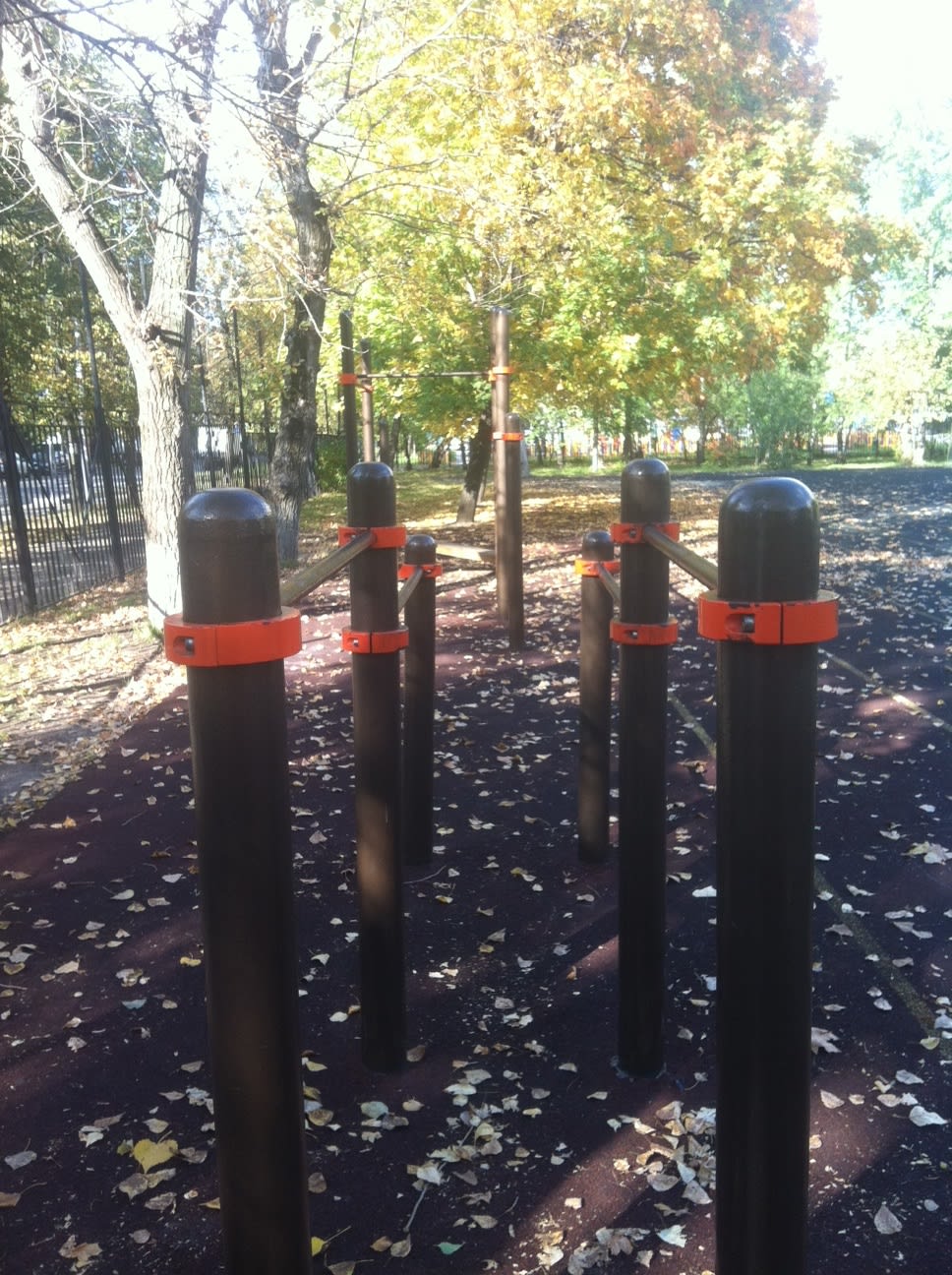 Брусья на площадке Calisthenics Park at 11-я Парковая улица, Москва – фото 2 из 3
