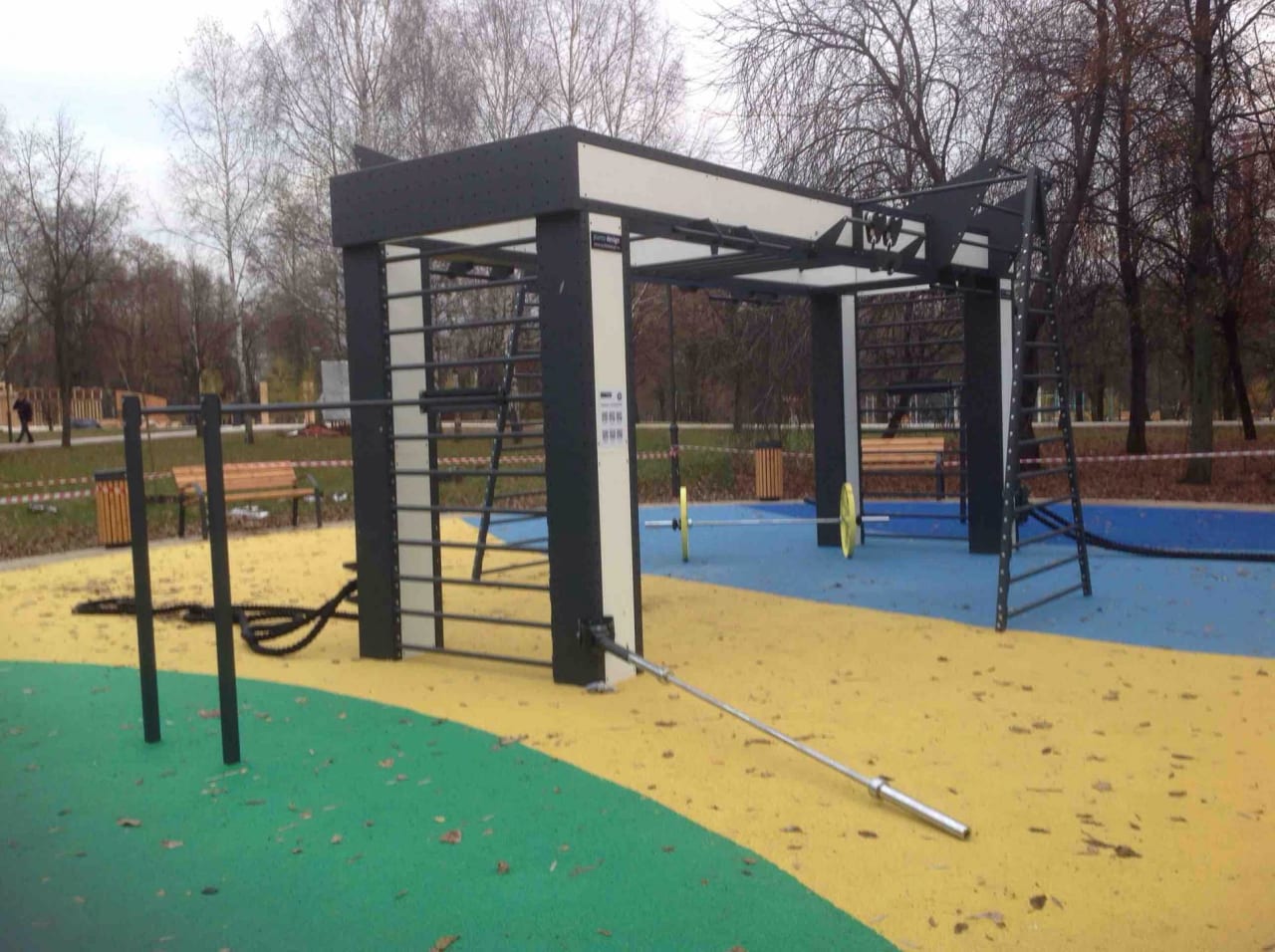 Шведская стенка на площадке Calisthenics Park at Сиреневая аллея, Москва – фото 2 из 4