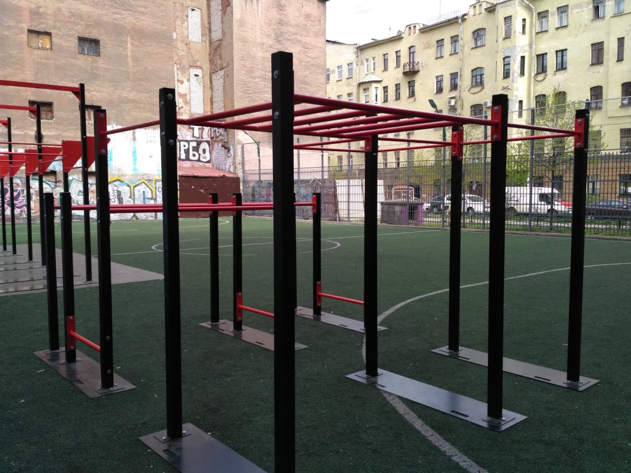 Monkey Bars at Calisthenics Park at Гатчинская улица, Санкт-Петербург – photo 3 of 9