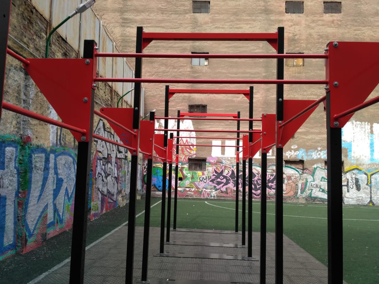 Pull Up Bar at Calisthenics Park at Гатчинская улица, Санкт-Петербург – photo 1 of 9