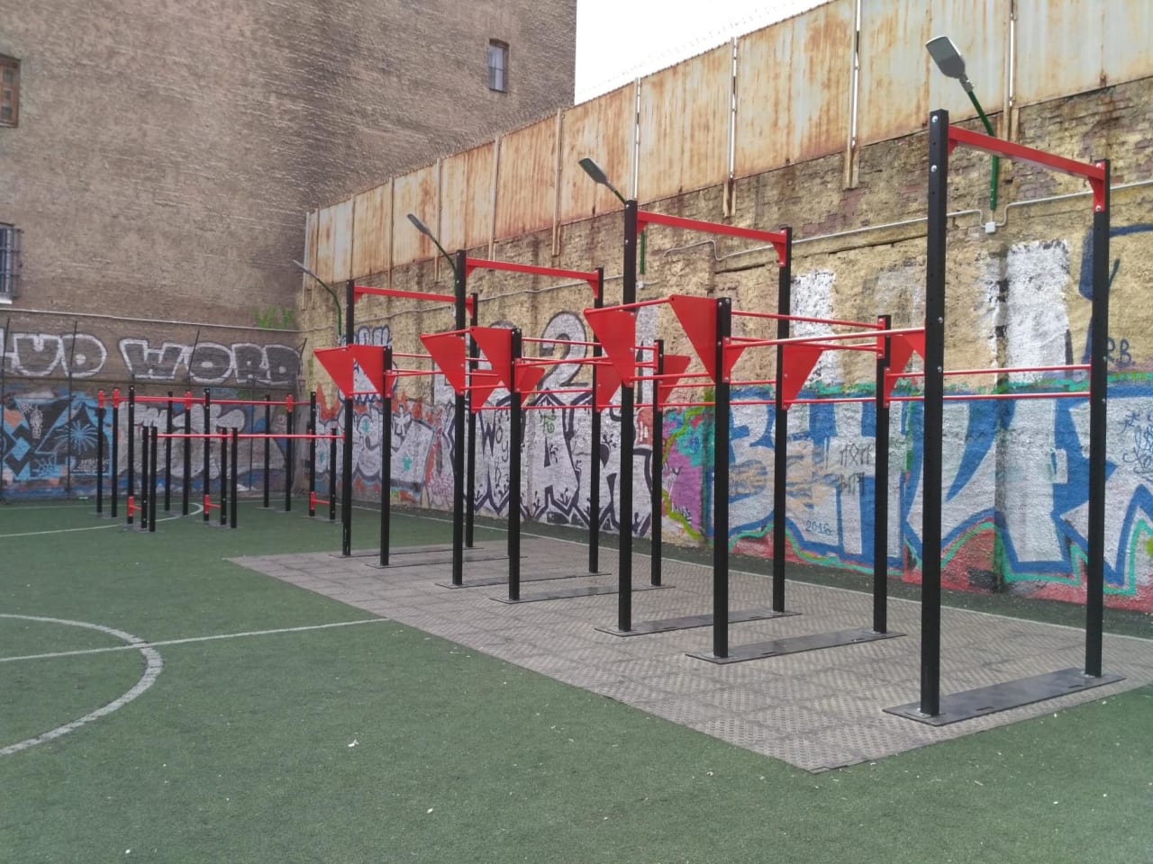 Parallel Gym Bars at Calisthenics Park at Гатчинская улица, Санкт-Петербург – photo 2 of 9
