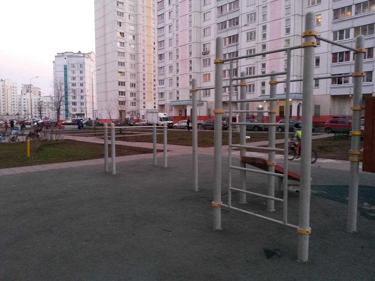 Abs Bench at Calisthenics Park at 1-я Северодонецкая улица, Москва – photo 4 of 4
