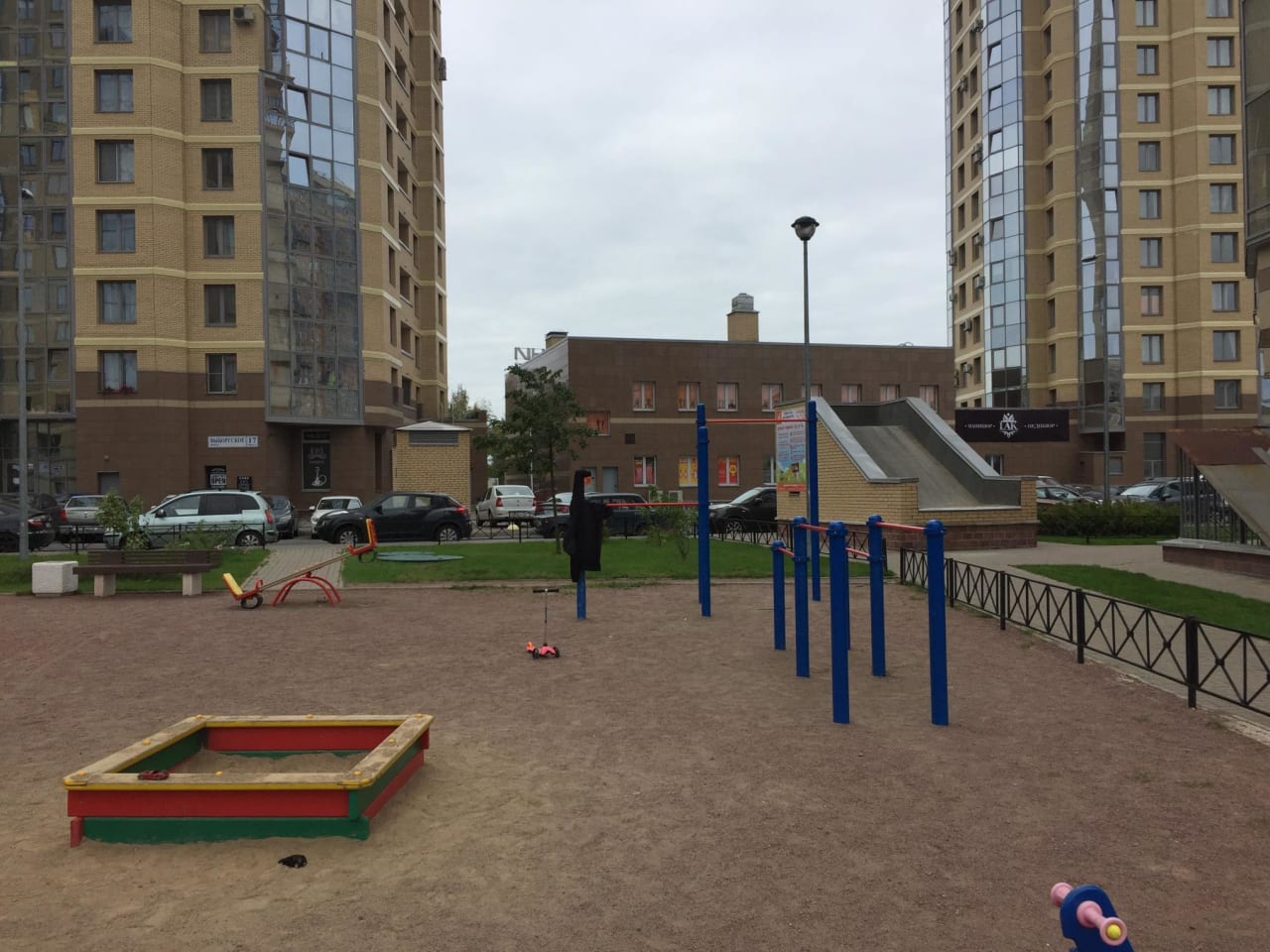 Бруси на майданчику Calisthenics Park at Выборгское шоссе, Санкт-Петербург #wp1806 – фото 2 з 2
