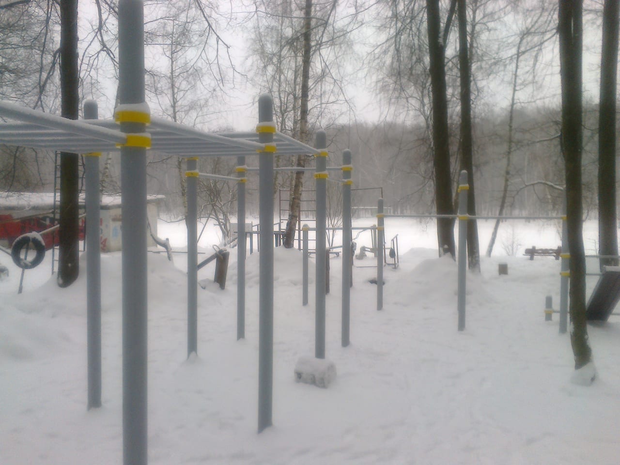 Pull Up Bar at Calisthenics Park at Главная аллея, Москва – photo 1 of 3