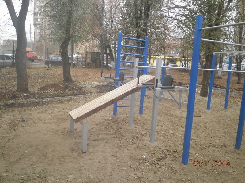 Bauchbank bei Calisthenics Park at Аэродромная улица, Самара – Foto 5 von 10