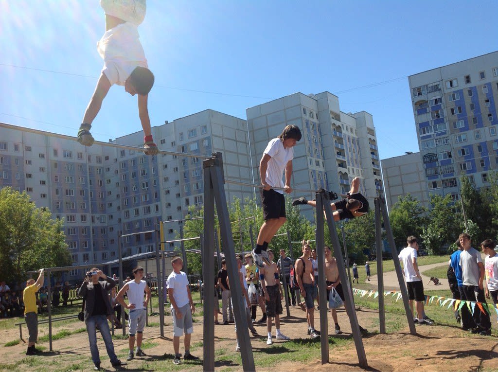 Klimmzugstange bei Outdoor Gym in Новый город, Набережные Челны – Foto 1 von 2