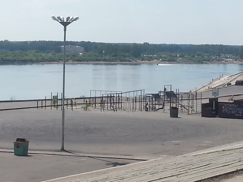 Bare paralele la Calisthenics Park at Верхняя терраса, Томск – fotografia 2 din 10
