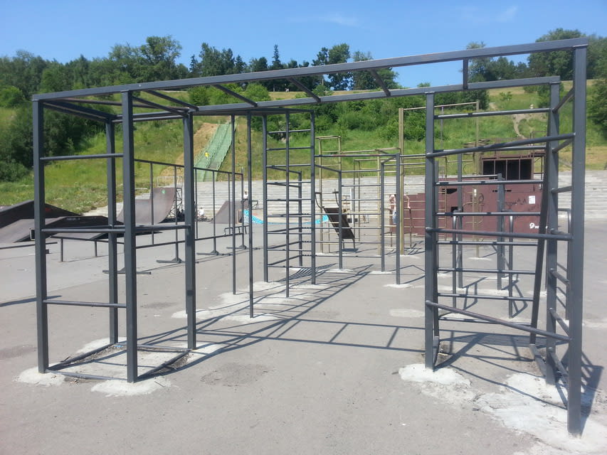 Monkey Bars la Calisthenics Park at Верхняя терраса, Томск – fotografia 3 din 10