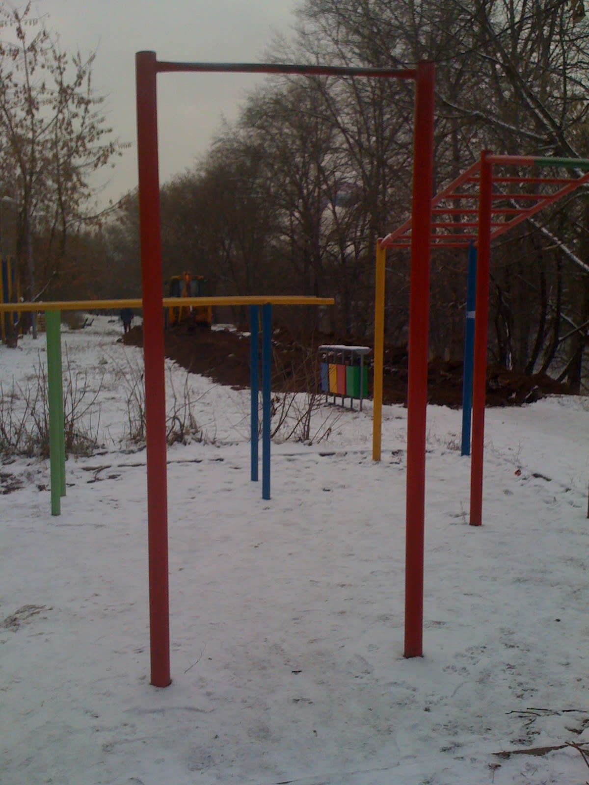Parallel Gym Bars at Calisthenics Park at набережная Новикова-Прибоя, Москва – photo 2 of 5