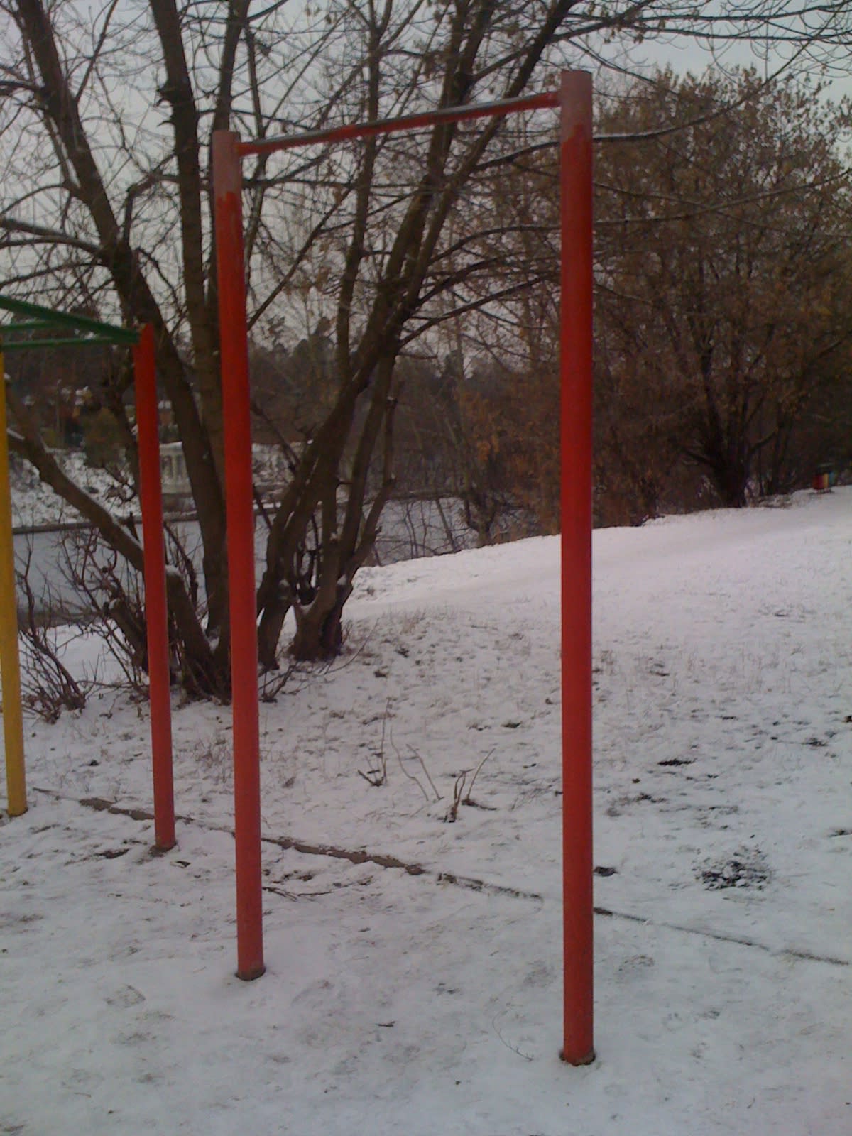 Pull Up Bar at Calisthenics Park at набережная Новикова-Прибоя, Москва – photo 1 of 5