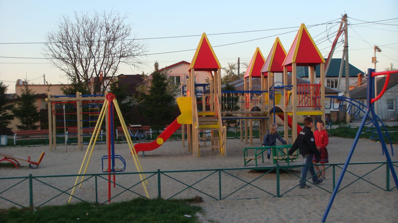 Pull Up Bar at Calisthenics Park at улица Лейтенанта Катина, Калининград – photo 1 of 3
