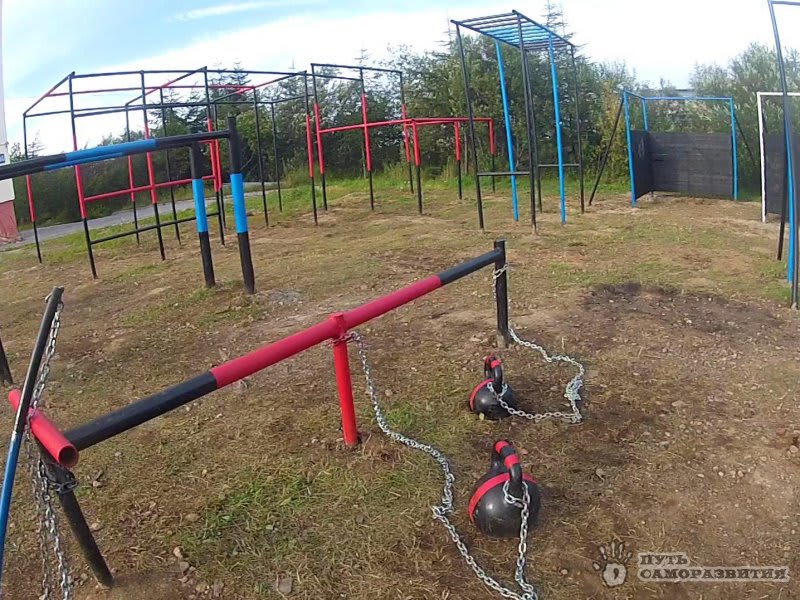 Klimmzugstange bei Calisthenics Park at Парковая улица, Магадан – Foto 1 von 8