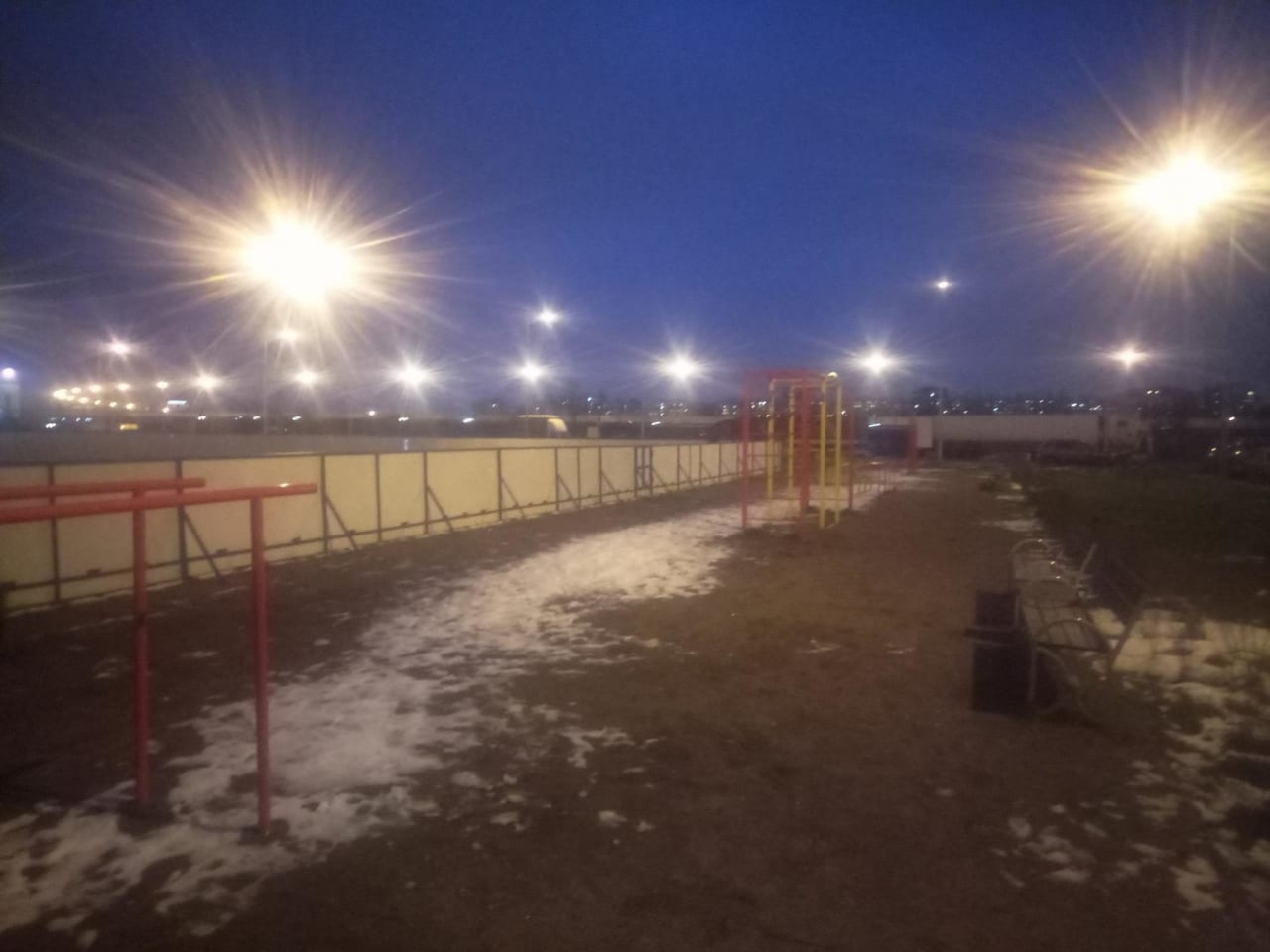 Klimmzugstange bei Calisthenics Park at Охтинская аллея, Мурино – Foto 1 von 2