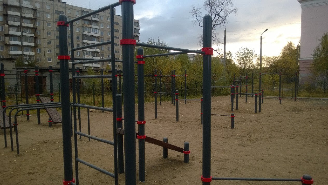 Barren bei Calisthenics Park at Строительный проезд, Мончегорск – Foto 2 von 4