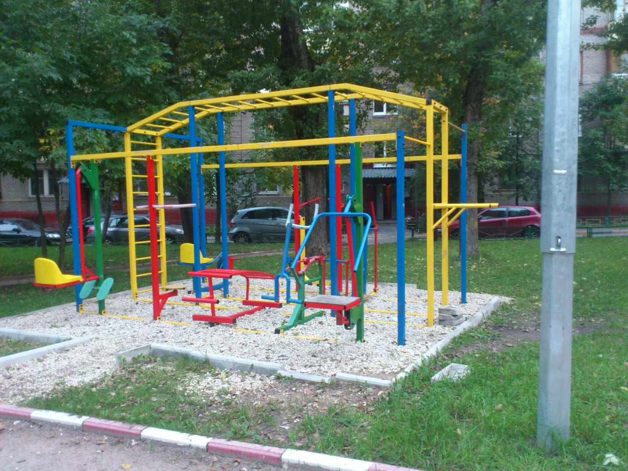 Monkey Bars at Calisthenics Park at 3-я улица Соколиной Горы, Москва – photo 3 of 3