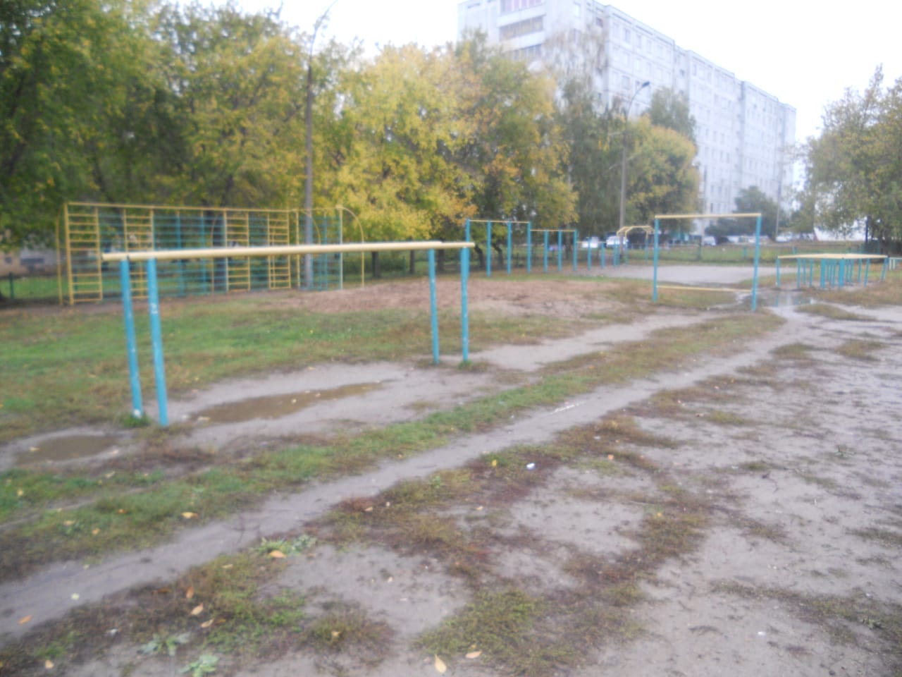 Barren bei Calisthenics Park at улица Маршала Жукова, Набережные Челны – Foto 2 von 4