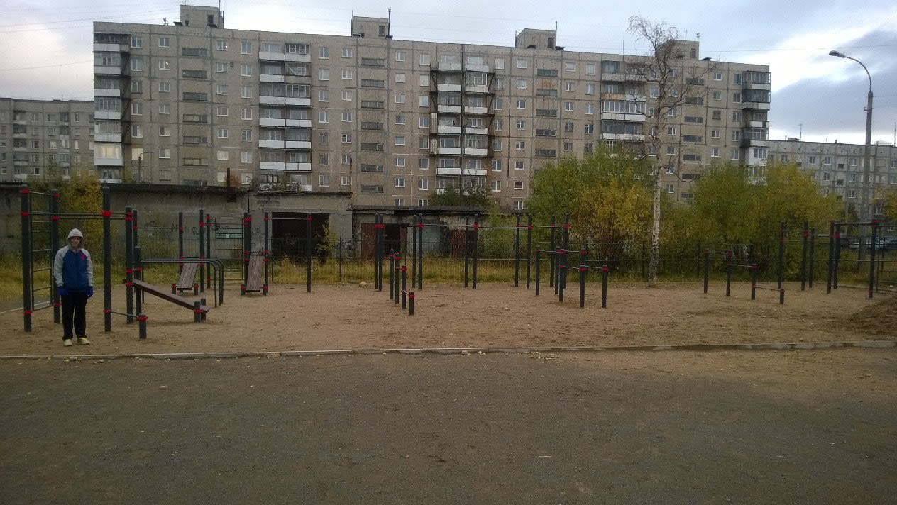 Klimmzugstange bei Calisthenics Park at Строительный проезд, Мончегорск – Foto 1 von 4