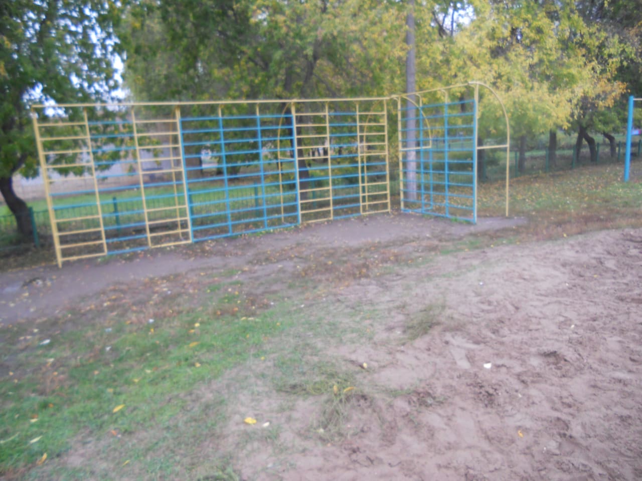 Klimmzugstange bei Calisthenics Park at улица Маршала Жукова, Набережные Челны – Foto 1 von 4
