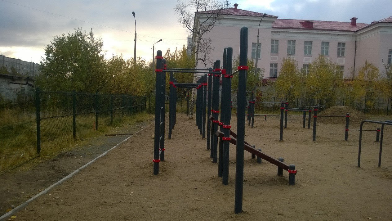 Hangelstange bei Calisthenics Park at Строительный проезд, Мончегорск – Foto 3 von 4