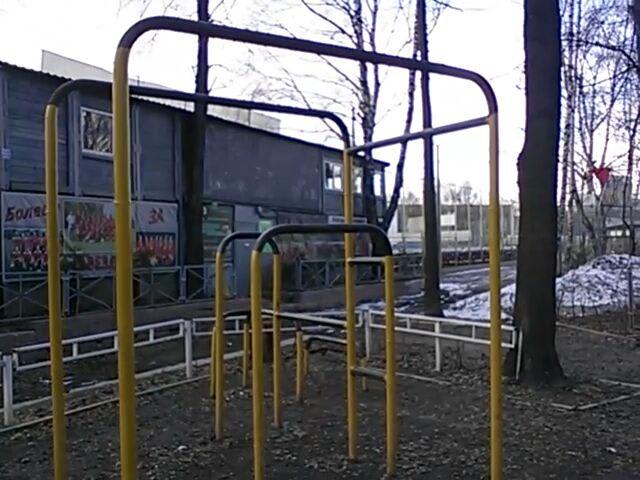 Pull Up Bar at Calisthenics Park at Искра, Люберцы – photo 3 of 6