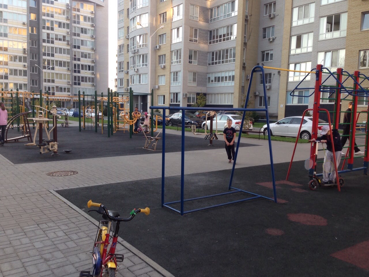 Parallel Gym Bars at Calisthenics Park at улица Полковника Владимира Иванова, Ростов-на-Дону – photo 2 of 2