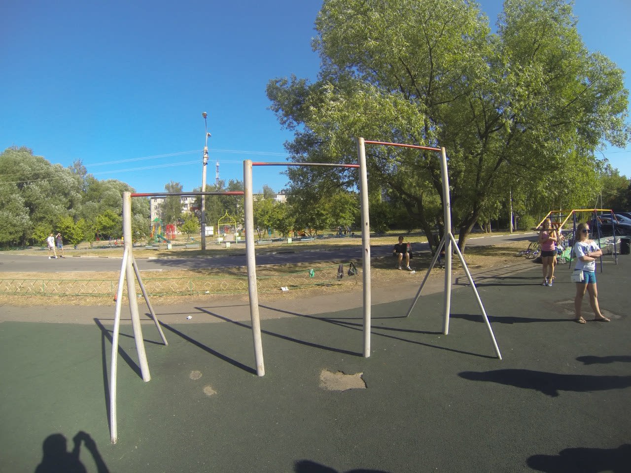 Niedrige Barren bei Outdoor Gym in микрорайон имени Константина Аверьянова, Дмитров – Foto 5 von 7