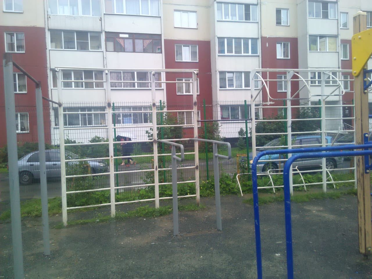 Parallele presso Calisthenics Park at улица Высоцкого, городской округ Новосибирск – foto 2 di 2